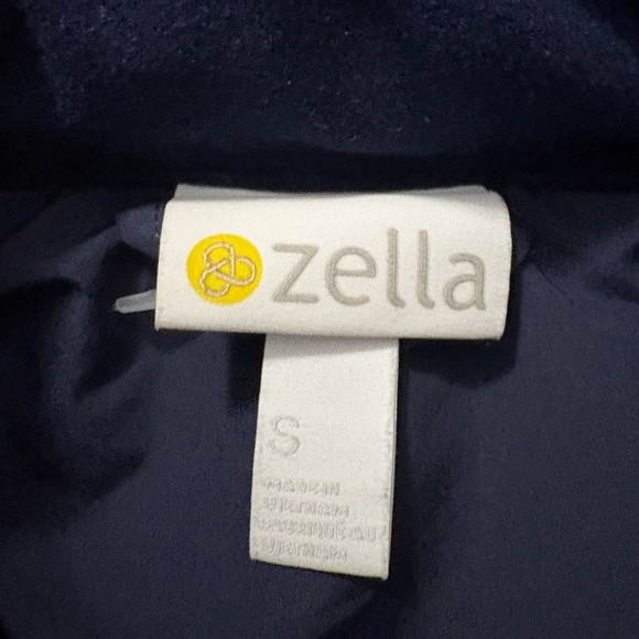 Zella Coco Hybrid Zelfusion Puffer
Vest. Navy Sleeveless Fleece Moisture Wicking - Picture 12 of 14